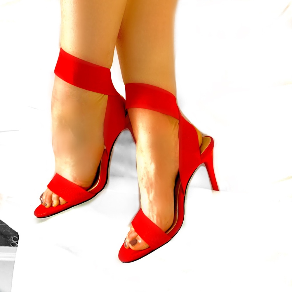 Red heels 👠 sexy!